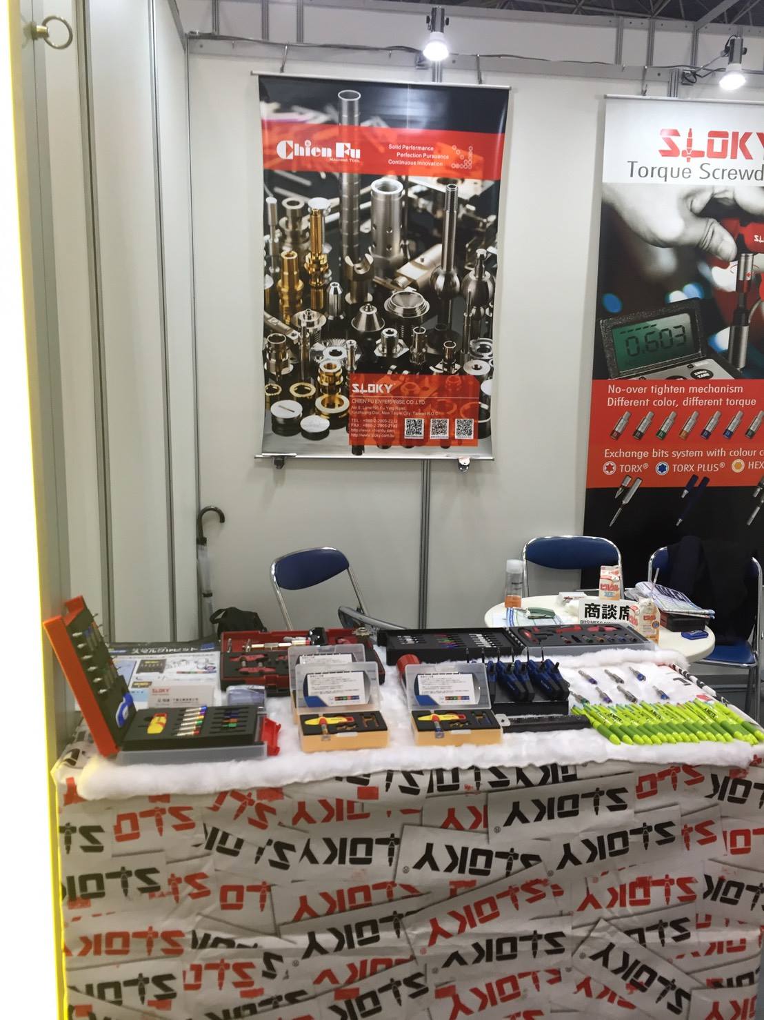 म-टेक टोक्यो के बड़े दृश्यों में Sloky
आइए और हमारे सीएनसी प्रेसिजन, लेथिंग, मिलिंग और टर्निंग पार्ट्स की जाँच करें;बेशक इसके अलावा Sloky टॉर्क स्क्रूड्राइवर और रेंच भी हैं जो शूटिंग/हंटिंग, सर्किट बोर्ड, टायर प्रेशर डिटेक्टर, साइकिल, डीआईवाई मार्केट, ड्रम, लेंस, 3C उपकरण और गोल्फ क्लब जैसे विभिन्न एप्लिकेशन के लिए हैं।मशीनिंग, लेथिंग, टर्निंग और मिलिंग पार्ट्स के लिए सीएनसी कटिंग टूल के लिए उपयोगकर्ता मित्रवत्ता।